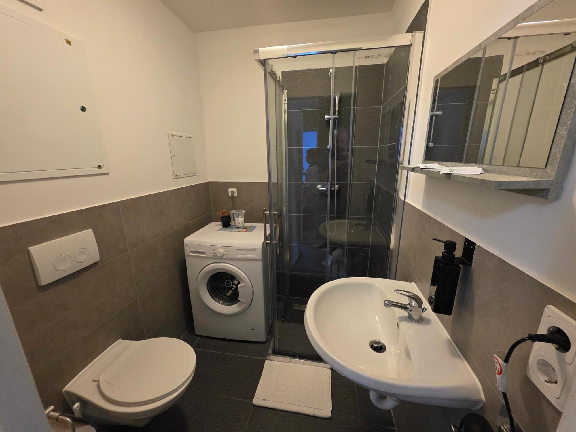 Modern Living Studio Kueche Netflix Inklusive Top Lage Nürnberg Oda fotoğraf
